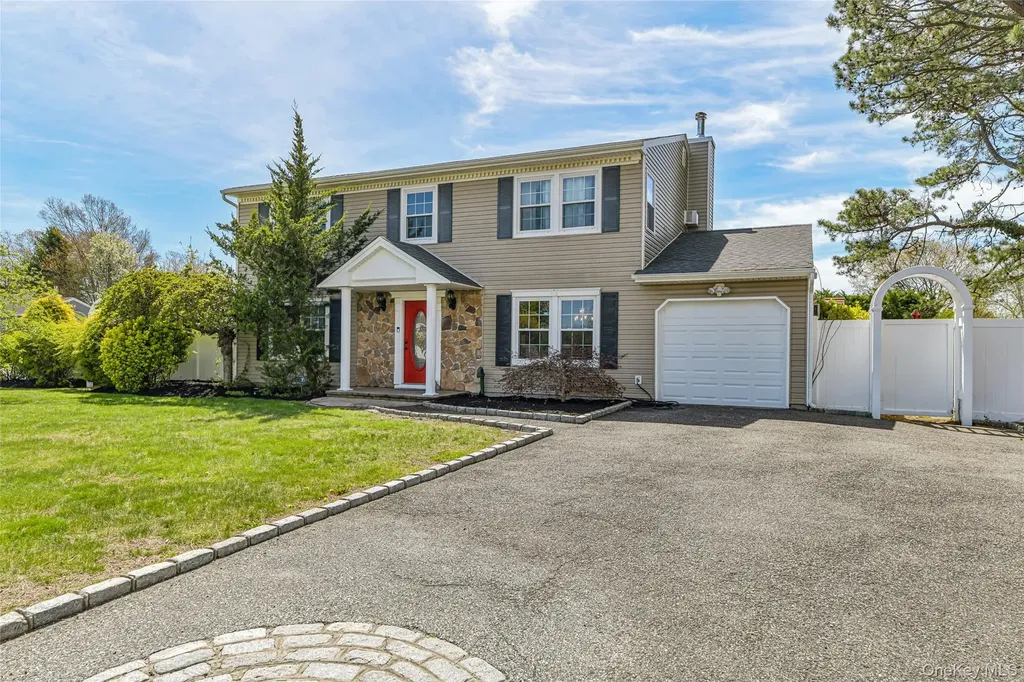 2 Deer Path East Patchogue NY 11772