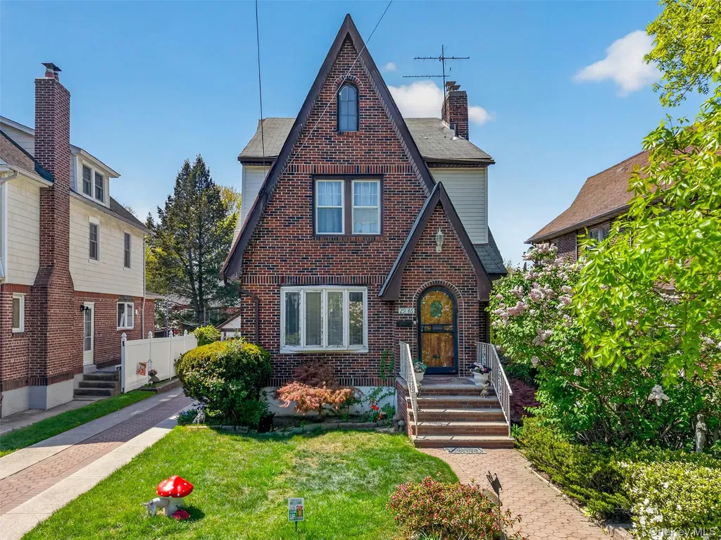 2946 169th Street Flushing NY 11358