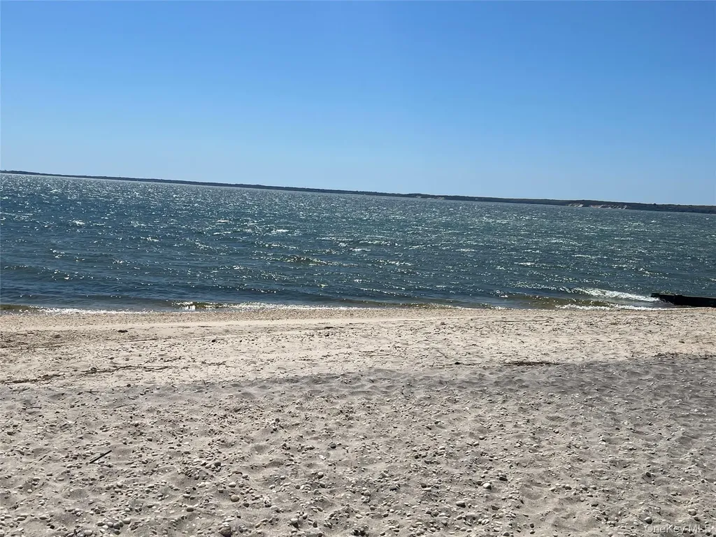 46 Beach Road Laurel NY 11948