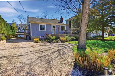 46 Beach Road Laurel NY 11948