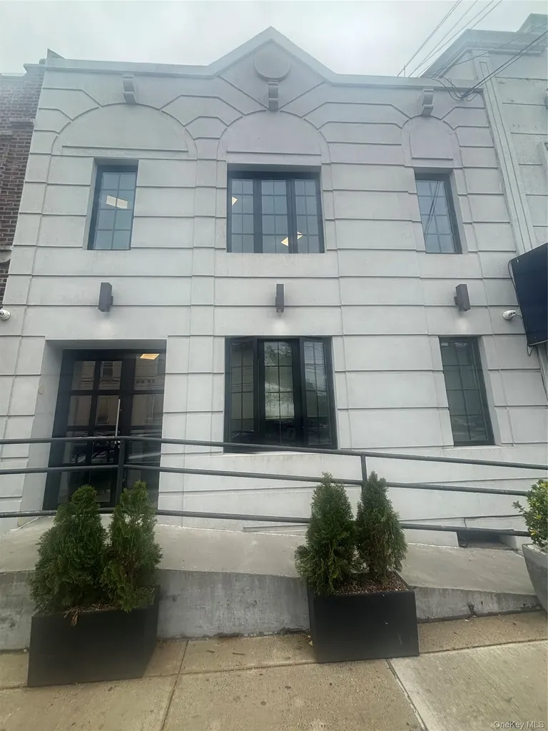 135-31 Kew Gardens Road Kew Garden Hills NY 11418