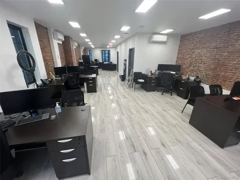135-31 Kew Gardens Road Kew Garden Hills NY 11418