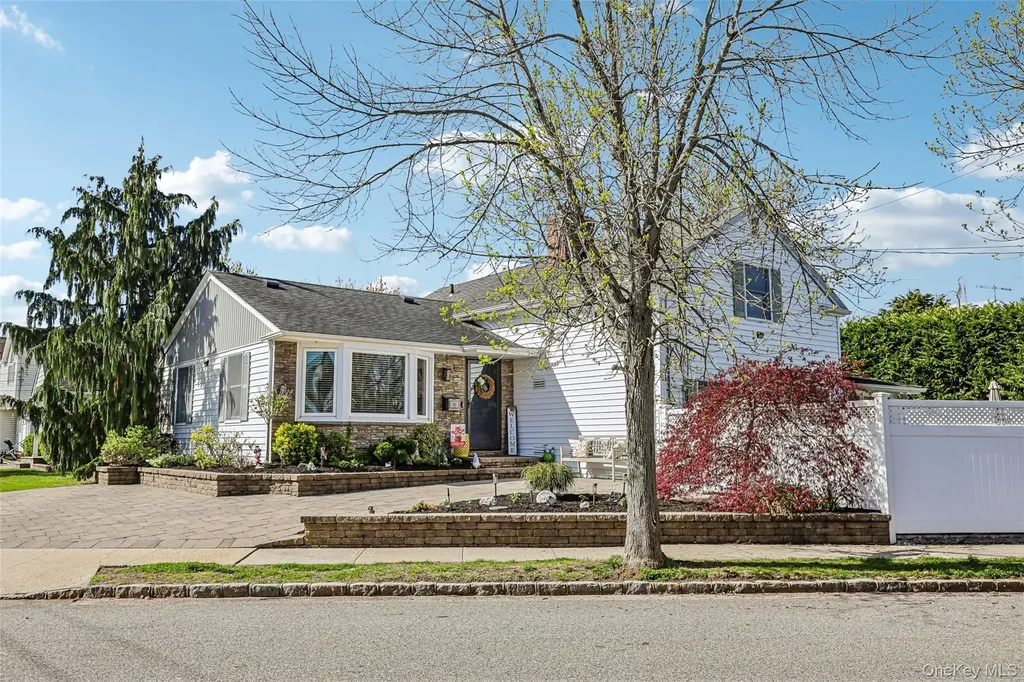 76 S Bay Drive Massapequa NY 11758