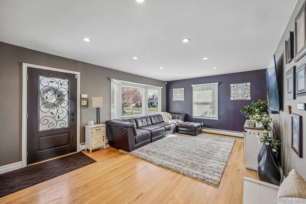 76 S Bay Drive Massapequa NY 11758