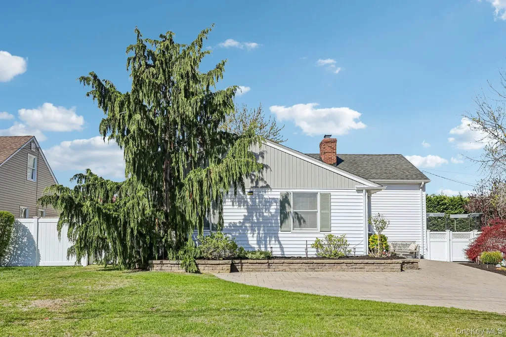 76 S Bay Drive Massapequa NY 11758