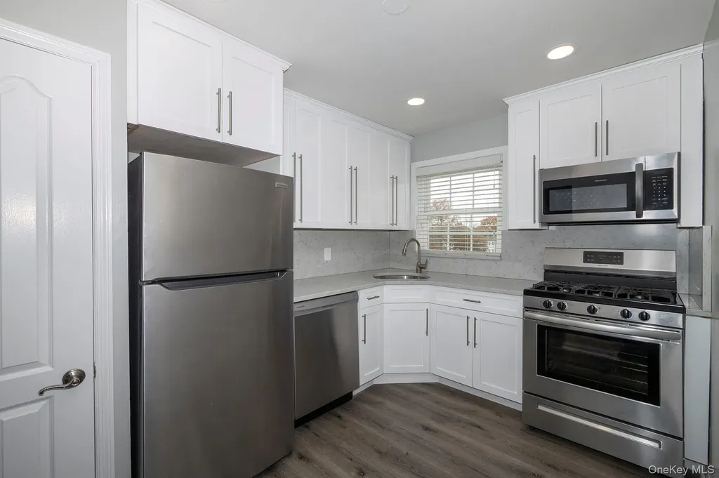 55 Fairfield Way Commack NY 11725