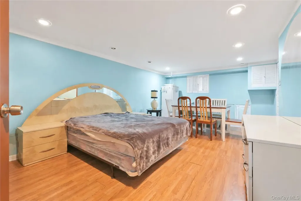 6154 77th Place Middle Village NY 11379