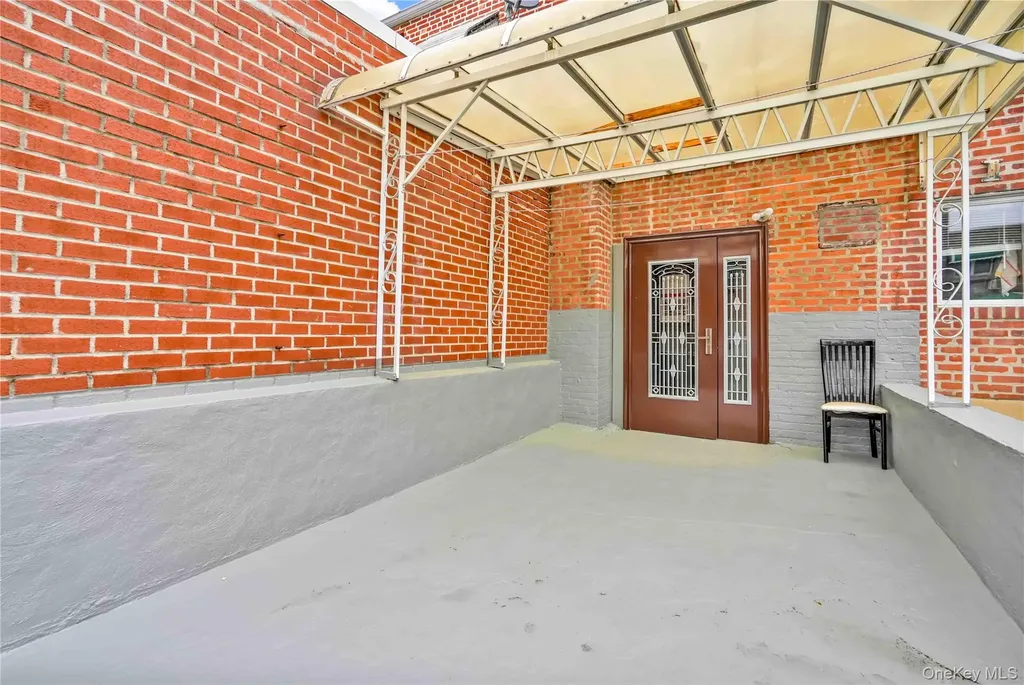 6154 77th Place Middle Village NY 11379