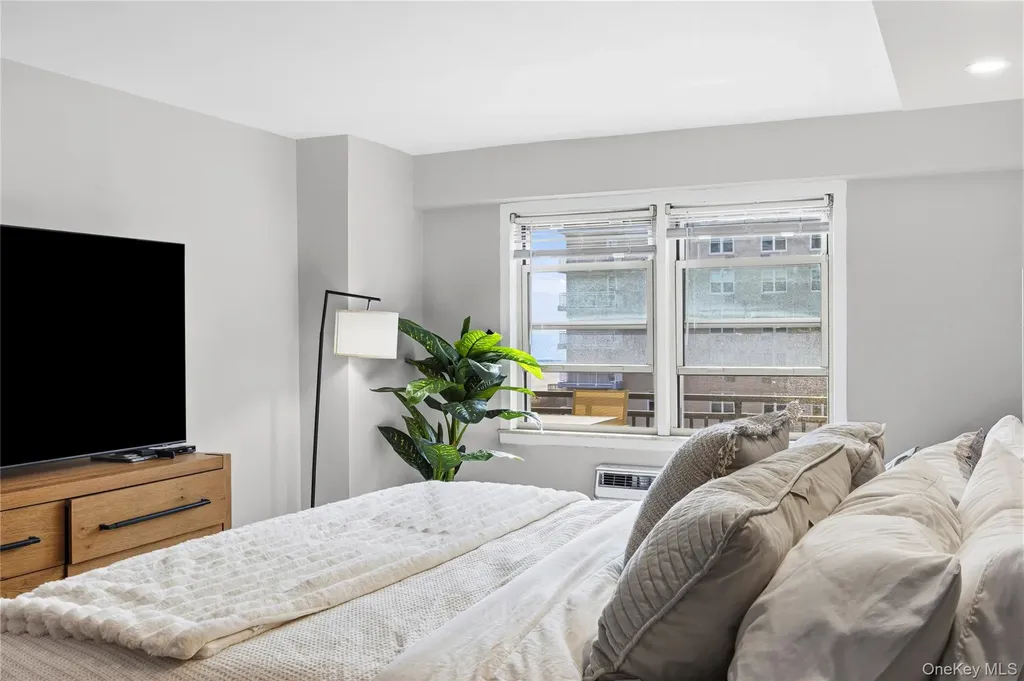 25 Neptune Boulevard Long Beach NY 11561