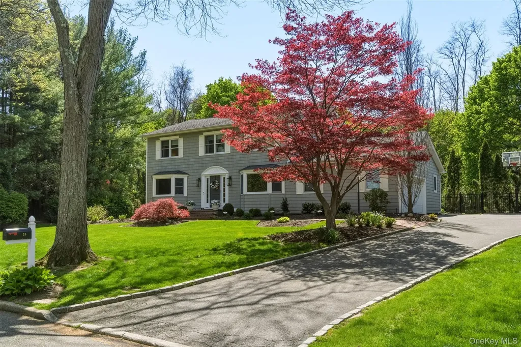 25 Makanna Drive Huntington NY 11743