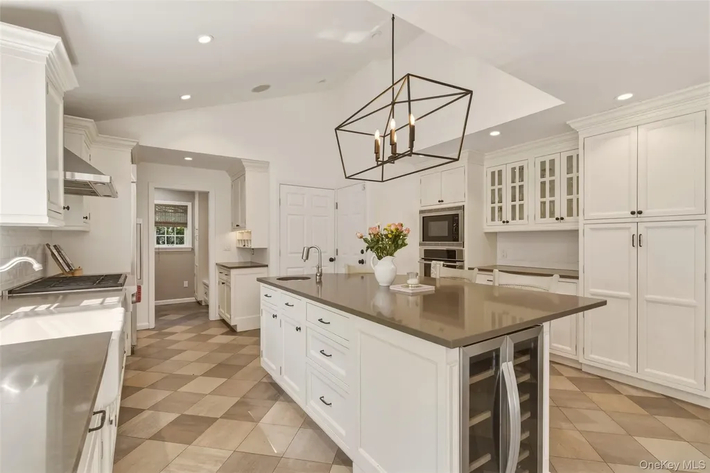 25 Makanna Drive Huntington NY 11743