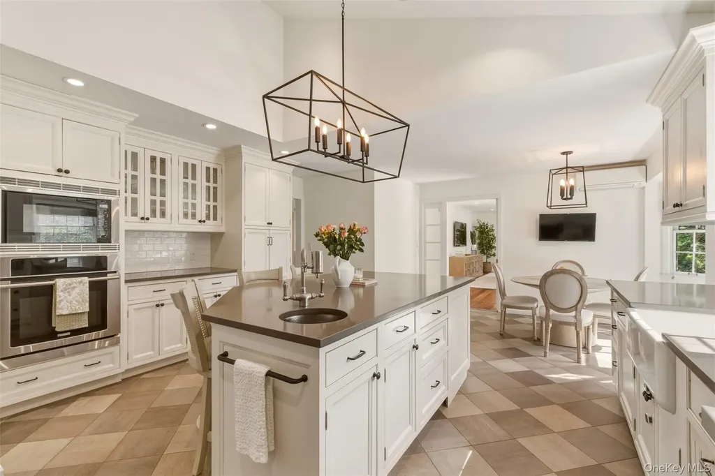 25 Makanna Drive Huntington NY 11743