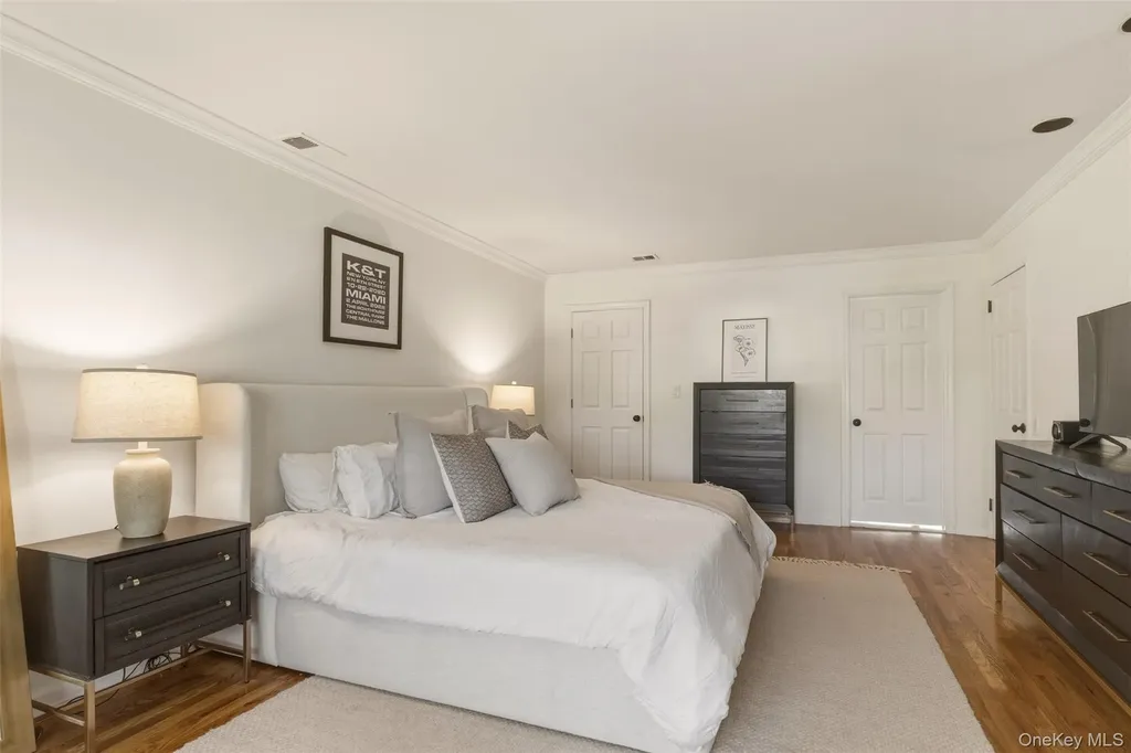 25 Makanna Drive Huntington NY 11743