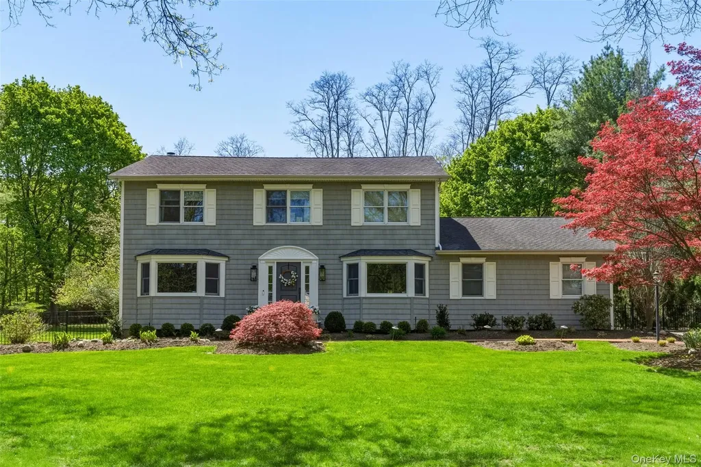 25 Makanna Drive Huntington NY 11743