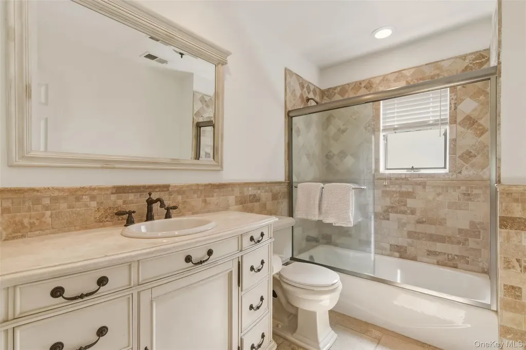 25 Makanna Drive Huntington NY 11743