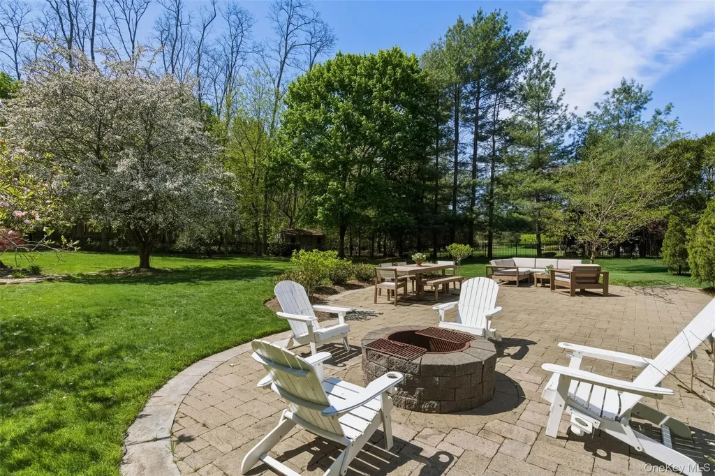 25 Makanna Drive Huntington NY 11743