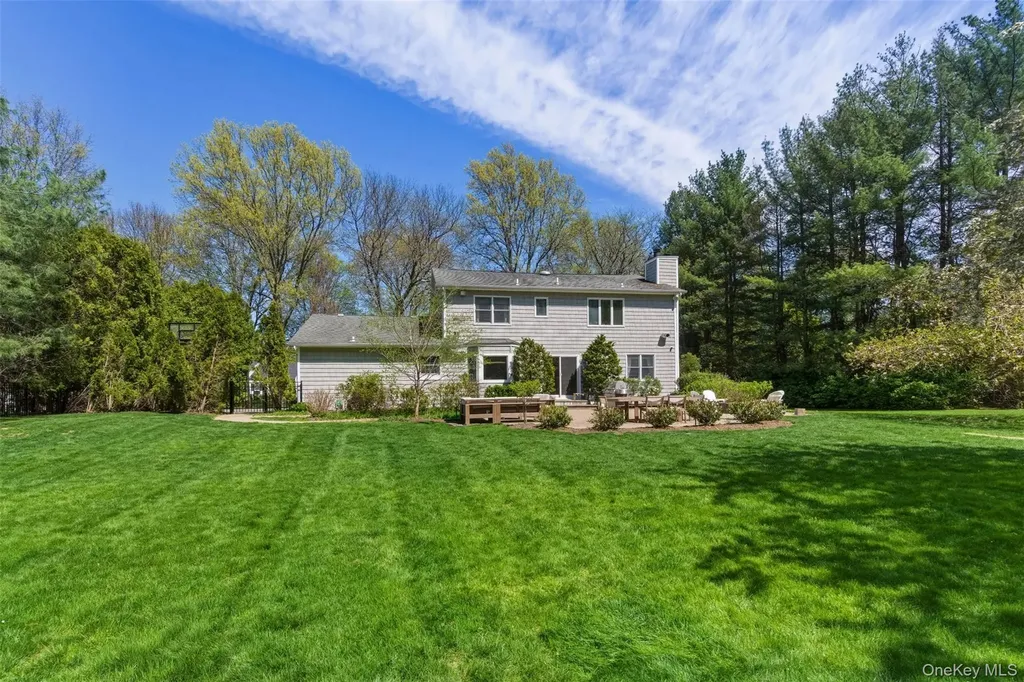 25 Makanna Drive Huntington NY 11743
