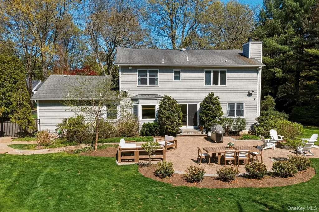 25 Makanna Drive Huntington NY 11743