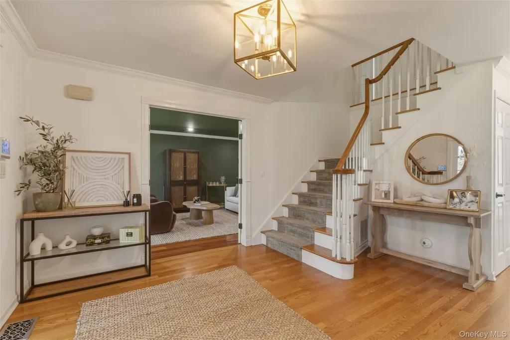 25 Makanna Drive Huntington NY 11743