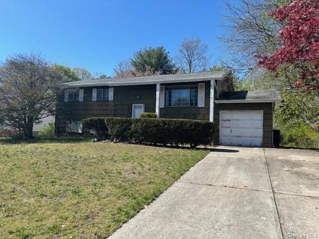 199 Ridge Road Wheatley Heights NY 11798
