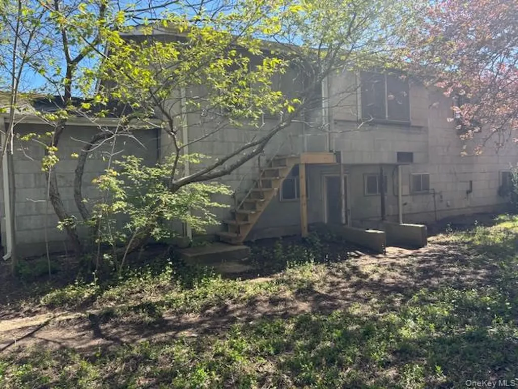 199 Ridge Road Wheatley Heights NY 11798