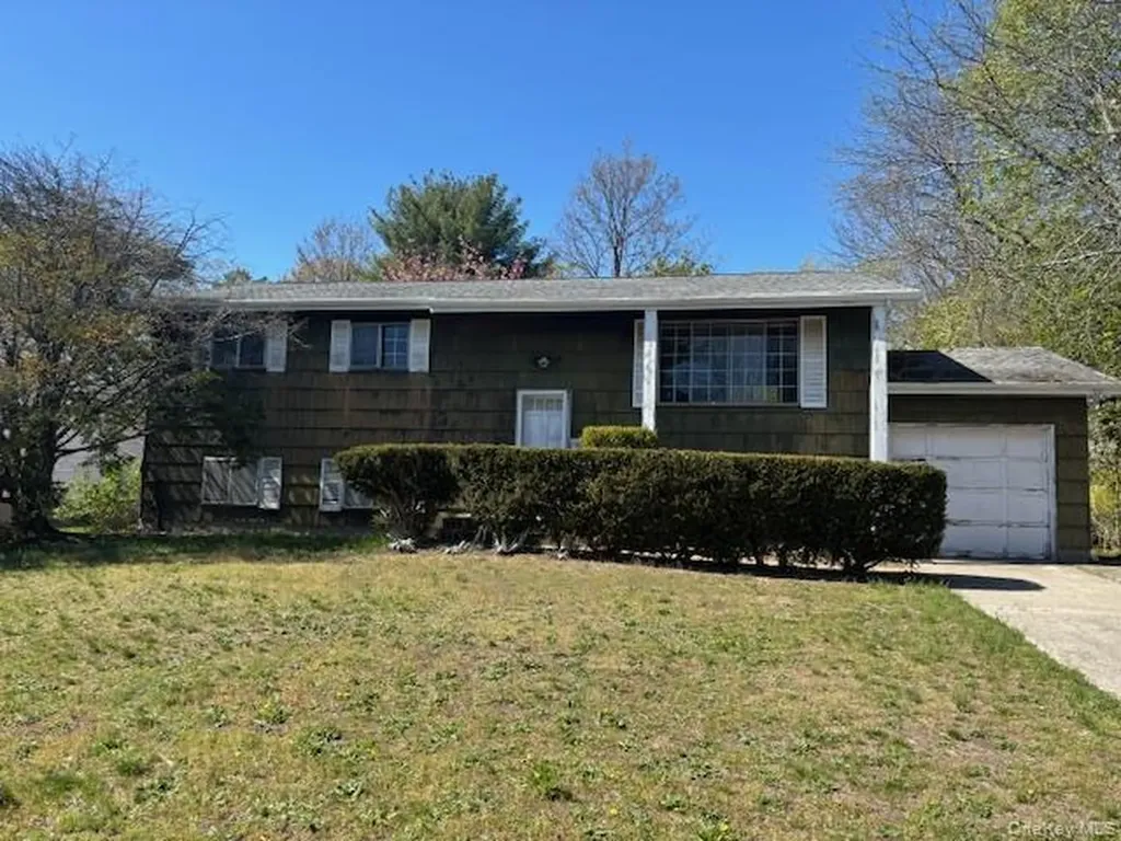 199 Ridge Road Wheatley Heights NY 11798