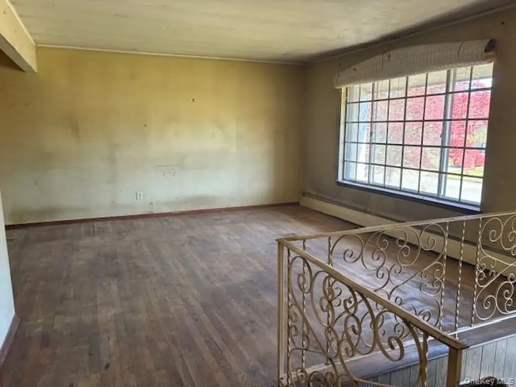 199 Ridge Road Wheatley Heights NY 11798