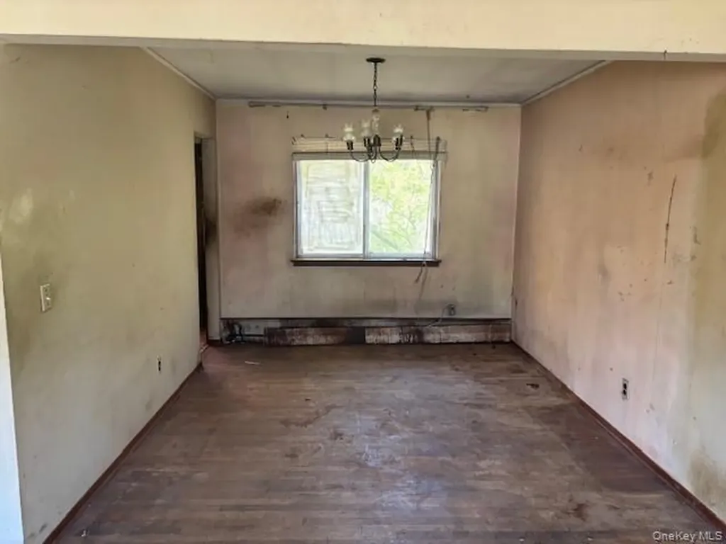 199 Ridge Road Wheatley Heights NY 11798