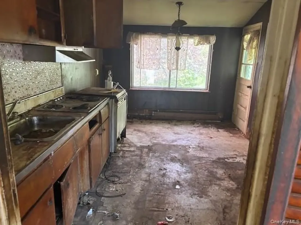 199 Ridge Road Wheatley Heights NY 11798