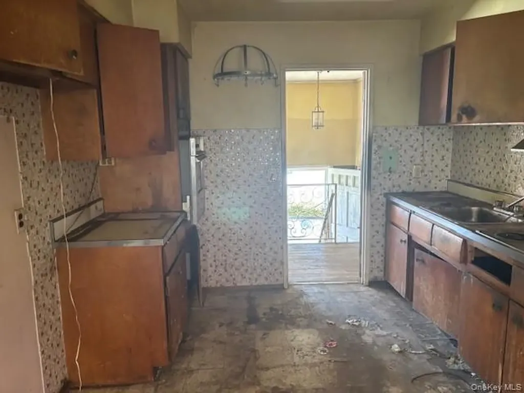 199 Ridge Road Wheatley Heights NY 11798