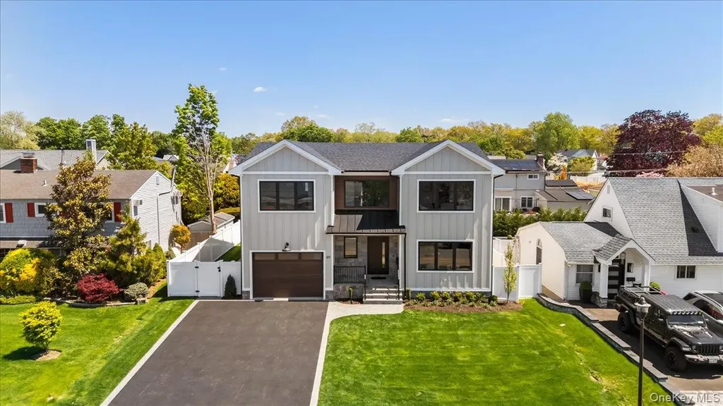 89 Choir Lane Westbury NY 11590