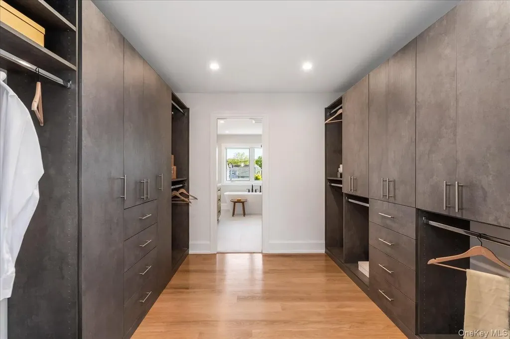 89 Choir Lane Westbury NY 11590