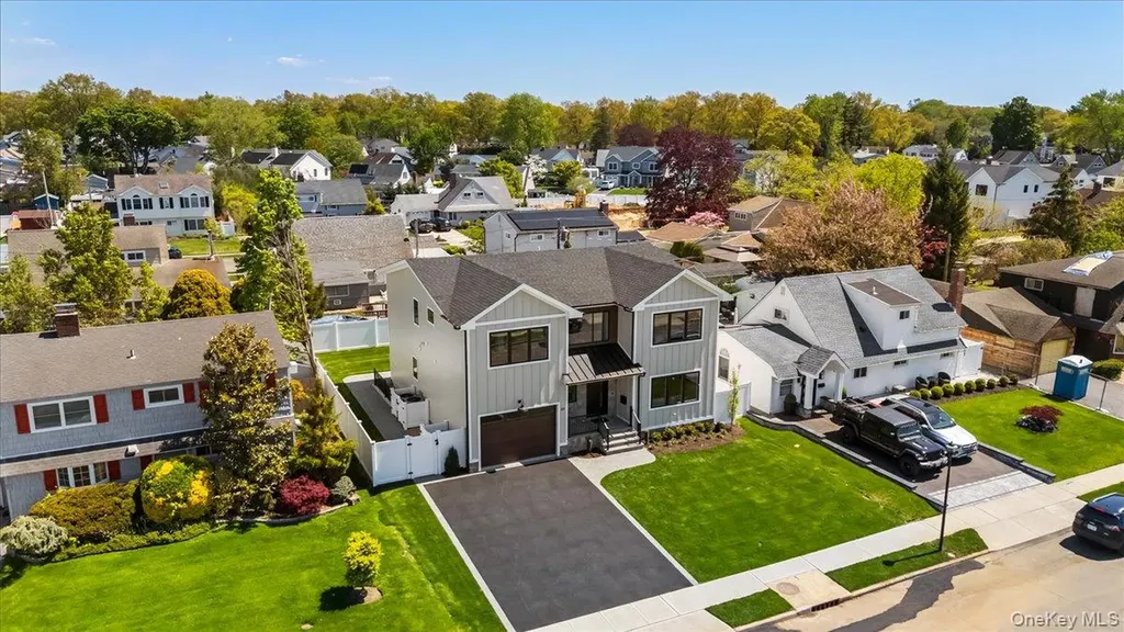 89 Choir Lane Westbury NY 11590