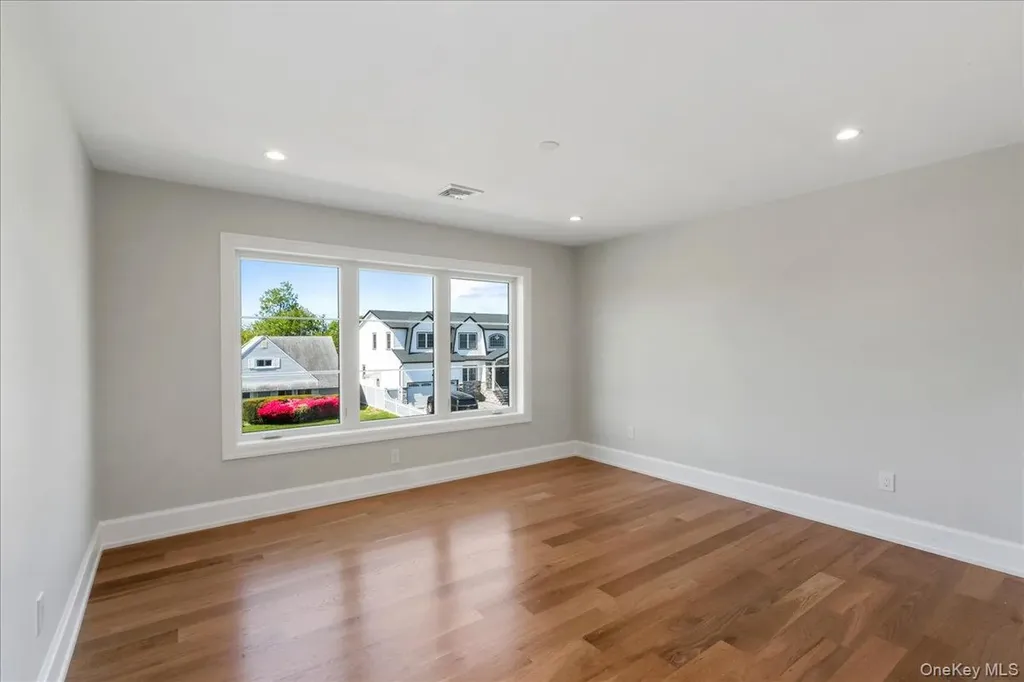 89 Choir Lane Westbury NY 11590