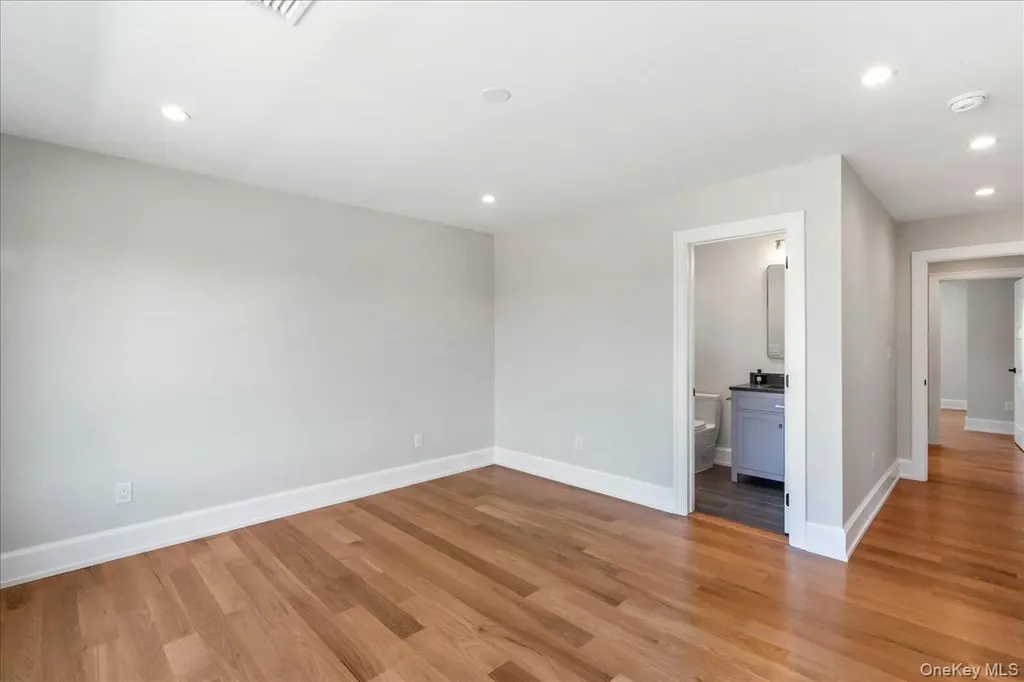 89 Choir Lane Westbury NY 11590