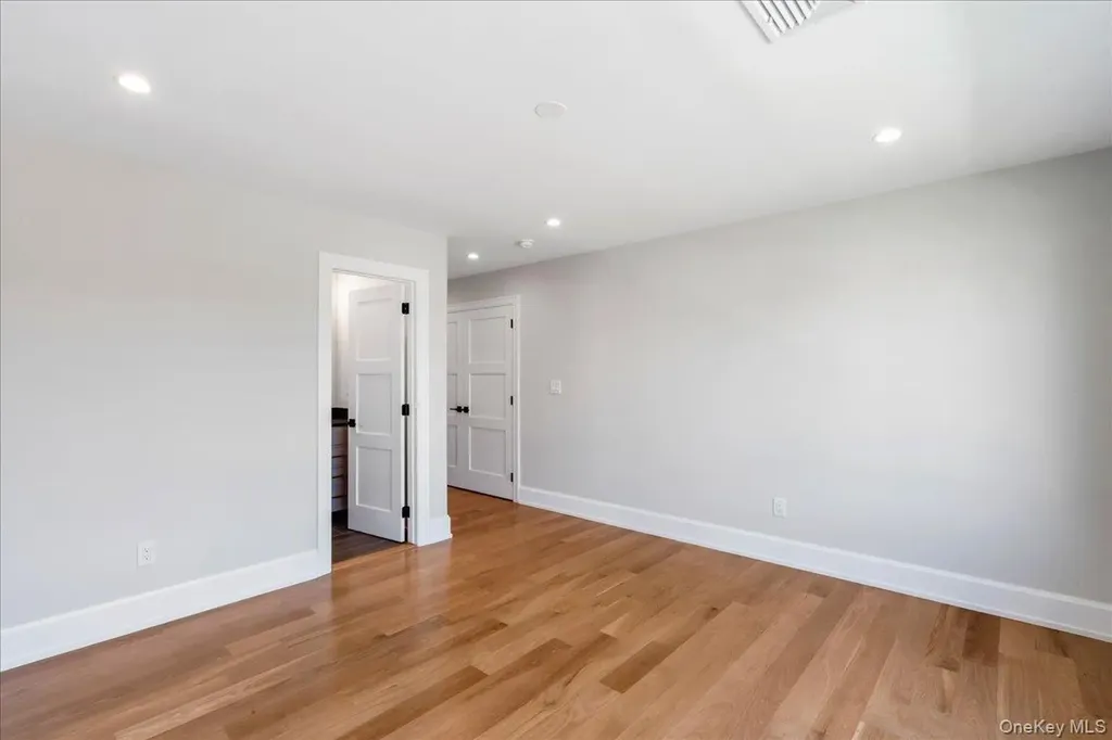 89 Choir Lane Westbury NY 11590