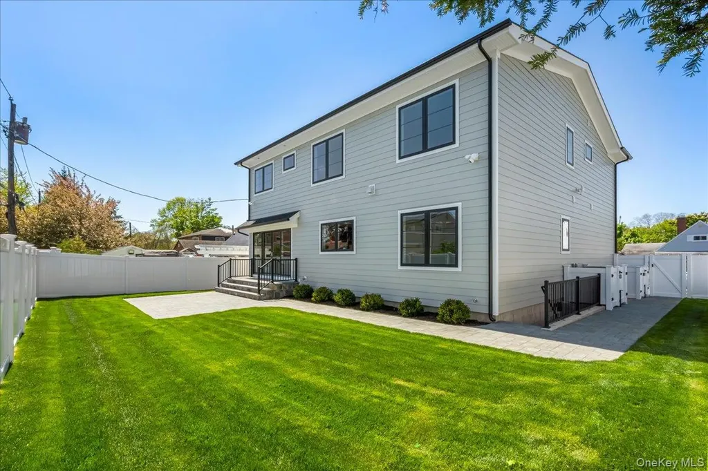 89 Choir Lane Westbury NY 11590