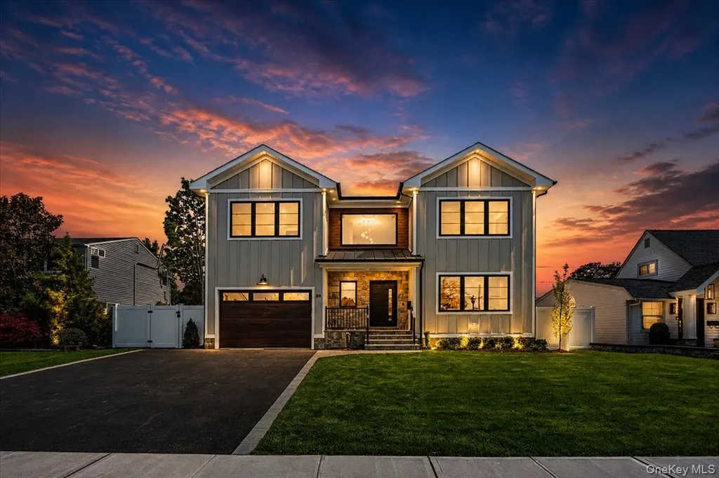 89 Choir Lane Westbury NY 11590
