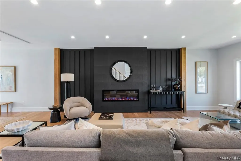 89 Choir Lane Westbury NY 11590