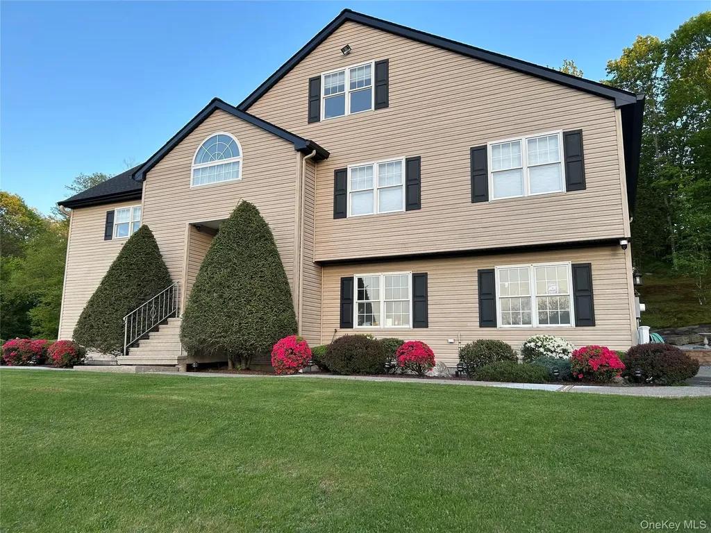 21 Nicole Way Mahopac NY 10541