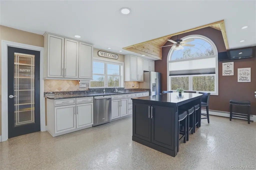 21 Nicole Way Mahopac NY 10541
