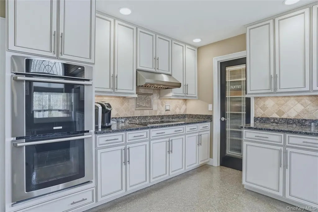 21 Nicole Way Mahopac NY 10541