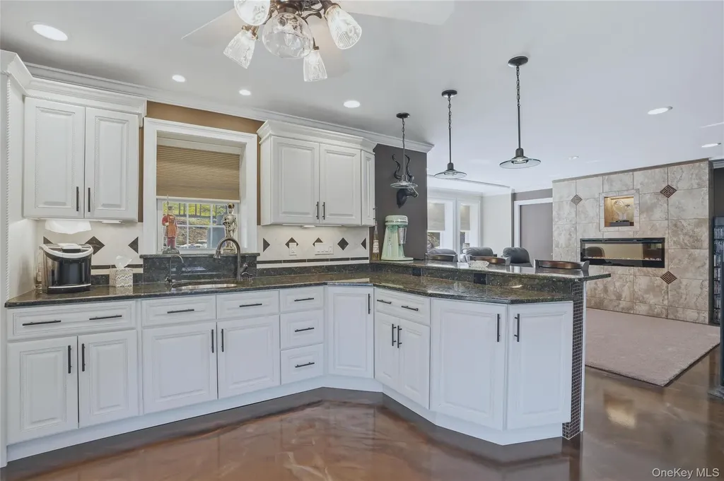 21 Nicole Way Mahopac NY 10541