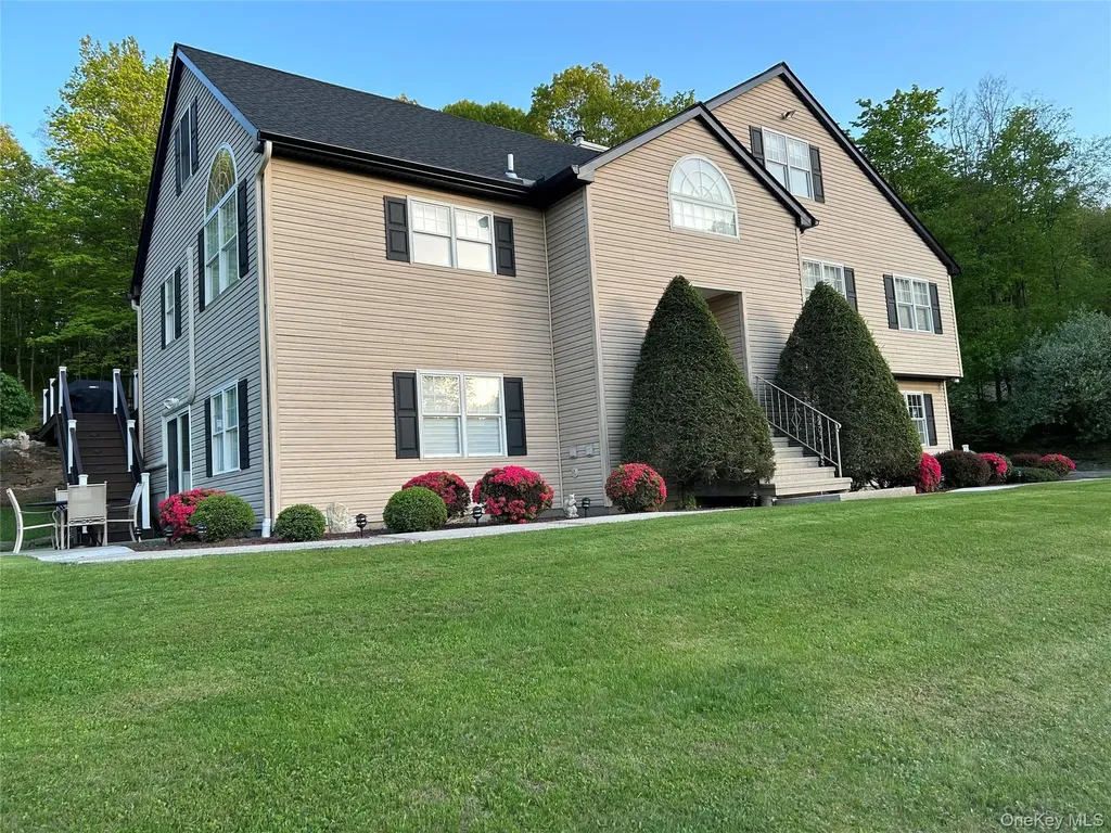 21 Nicole Way Mahopac NY 10541