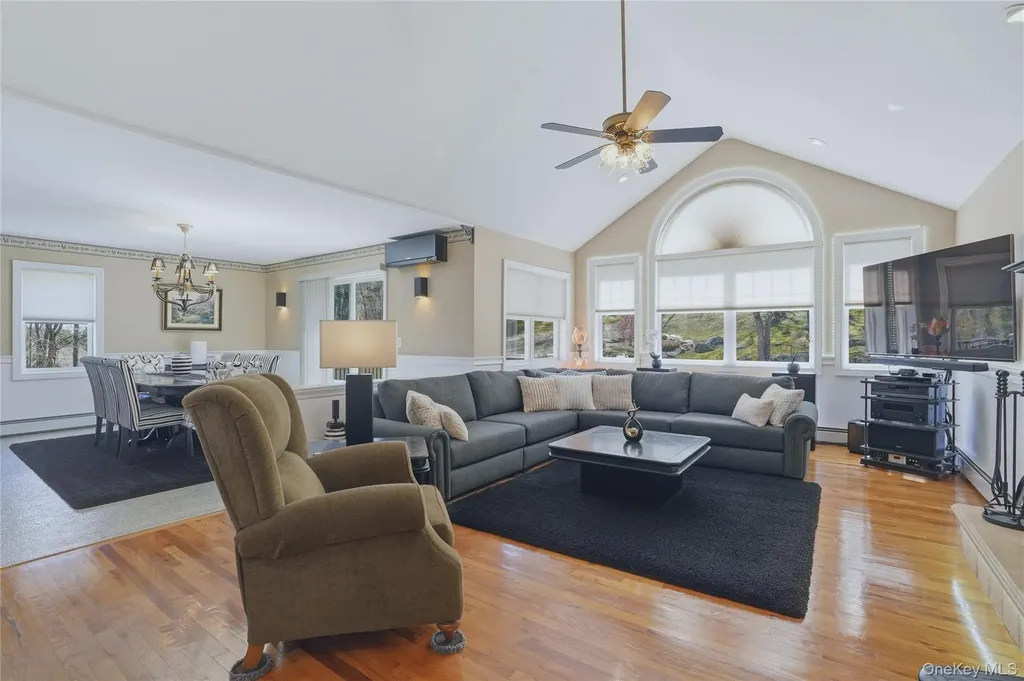 21 Nicole Way Mahopac NY 10541