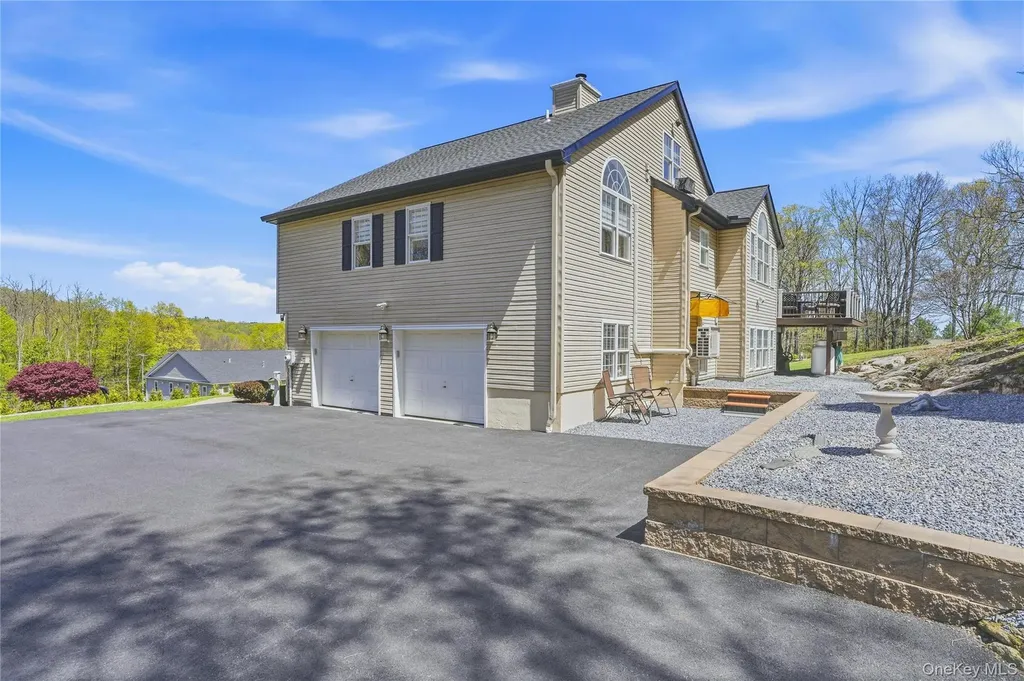 21 Nicole Way Mahopac NY 10541