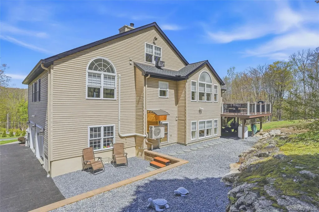 21 Nicole Way Mahopac NY 10541