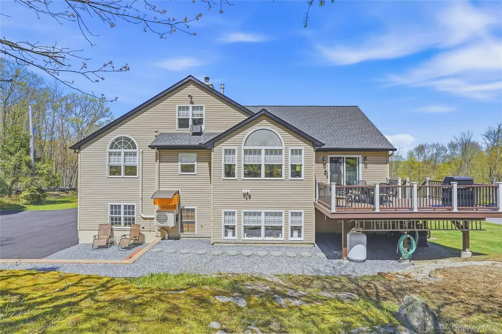21 Nicole Way Mahopac NY 10541