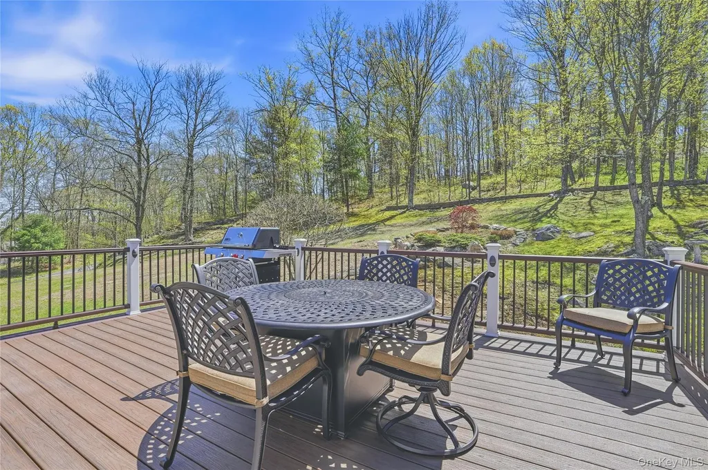 21 Nicole Way Mahopac NY 10541