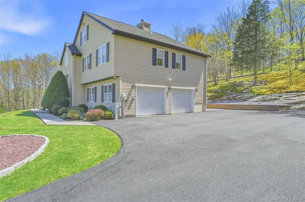 21 Nicole Way Mahopac NY 10541